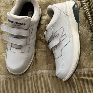 New Balance men White Velcro Sneakers